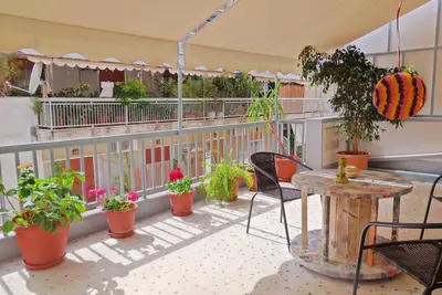 Ensoleillé, apt élégant près du centre d'Athènes!