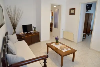 Image de Maison traditionnelle construite, recommandée pour les familles, parking privé,