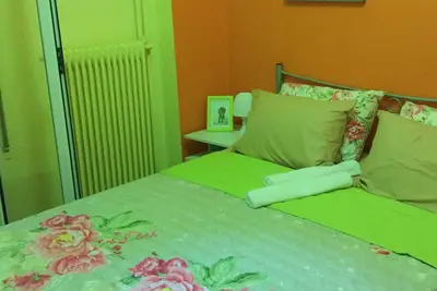 Image de Le Griffon grec: une chambre. Appartement, 30m2, centre ville d'Athènes, proche du métro