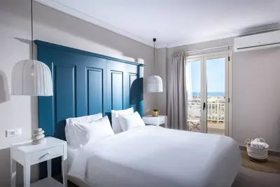 Image de Mini Suite Premium avec Vue sur Mer et Piscine Commune (A3) + Bb