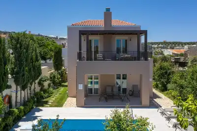 Image de New villa, Private Pool, Near Amenities