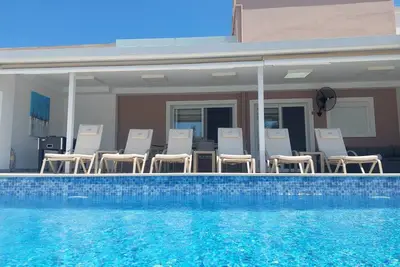Villa Astra à distance de marche de la plage et du centre de Georgioupolis