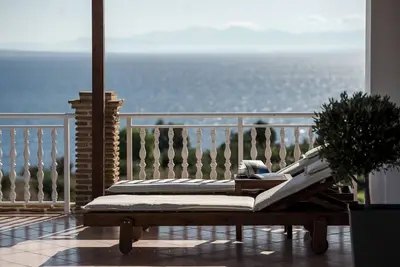 Image de Appartement 4 Chambres Ananta Blue avec Vue Complète sur Mer
