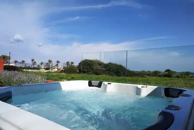 Image de Villa Imerti-Piscine privée / Jacuzzi Spa / Plage avec palmiers.
