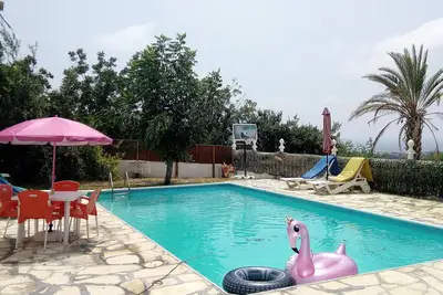 Image de Jours Heureux! RÉSERVEZ Vos Vacances De RÊVE Et Obtenez Une Voiture Gratuite, Free Air-Con, Free Wi-Fi