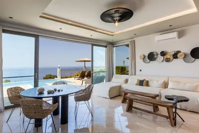 Image de Villa avec piscine privée - sans fin vue sur la mer / vue sur la montagne - Villa Di Capri