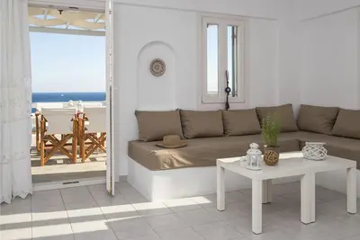 Image de Maison Zeus avec vue mer, à 50m de la plage de sable de Logaras