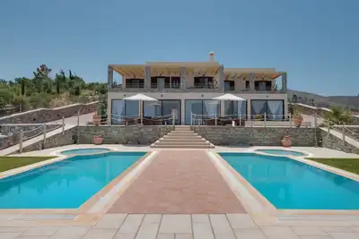 Image de Sea views, Heated Pool, Ping Pong & Tennis, 23 pax