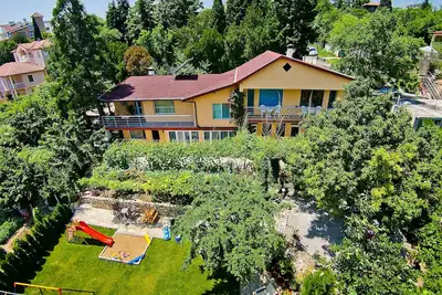 Villa Sequoia au milieu du parc écologique \"Golden Sands\" et à 500 m des plages sans fin
