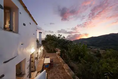 Image de Villa Chrisafo, Ikaria-KamposA hôtel particulier traditionnel, début du 19e siècle