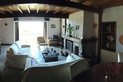 Image de Villa en pierre unique. .