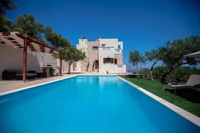 Image de Villa Veghera - Villa de vacances avec piscine à seulement 2 km de la plage de sable!
