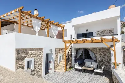Image de Petrino paradosiako (maison traditionnelle)