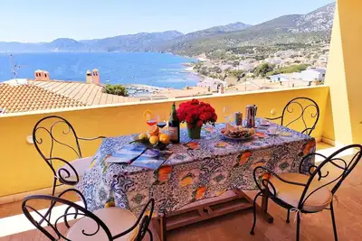 grenier surplombant le golfe (Lc)