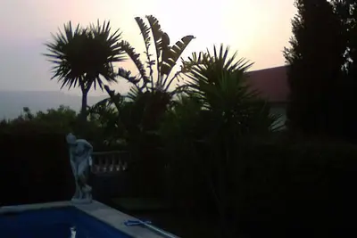 Image de villa sur golf, piscine, solarium, jardin