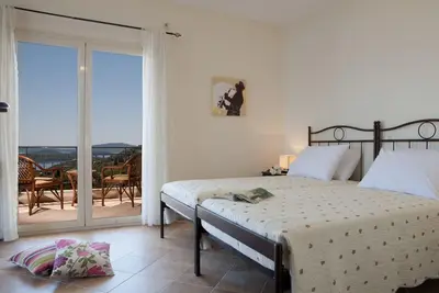 Image de Villa Mare, vue mer imprenable, piscine privée.