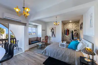 Image de Studio de luxe rétro, 4e étage, à deux minutes à pied de la plage
