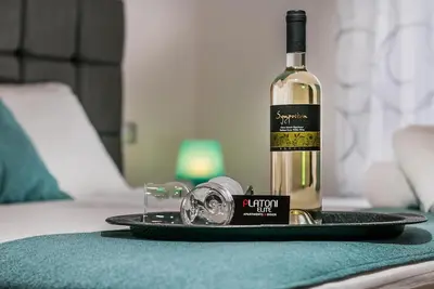 Platoni Elite apartments. . A détente amicale endroit près de la plage et des commerces