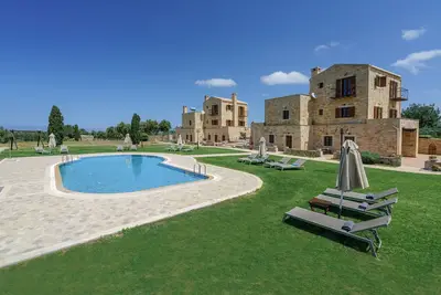 Image de Large Villa w/ Private Pool, Ideal 4 Weddings, Bbq, Children Games, 3 acres land