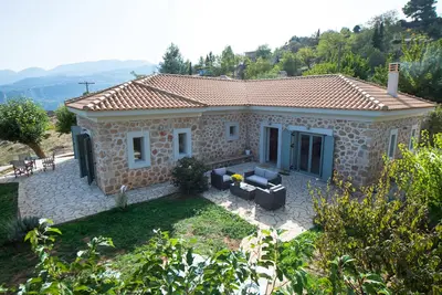 Image de Villa sereine sur la montagne et la mer avec de superbes vues