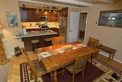 Image de 63 Tennis Village: Condo loft de 2 Br / 2 Ba à Sunriver, pour 8 personnes