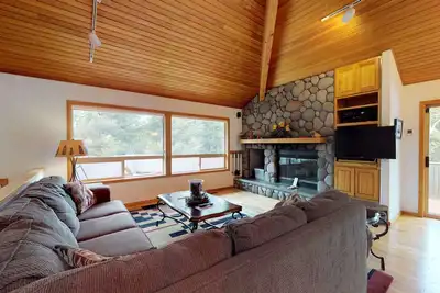Image de 6 Sommet View Lane: 3 Br / 3. 5 maison de Ba à Sunriver, pour 8 personnes