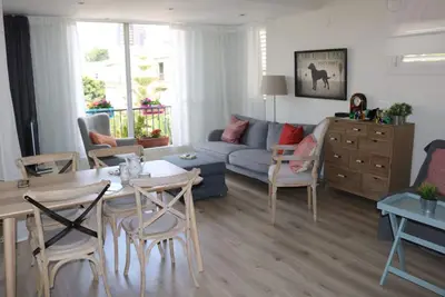 Image de Un charmant Apt rénové près de la place Rabin!