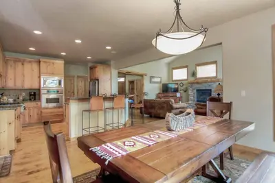 Image de 10 Cherrywood Lane: 6 Br / 6. 5 Ba maison à Sunriver, 13 personnes