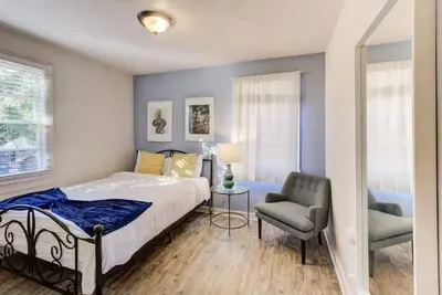 Image de Walk to the best of Midtown! Charming Cottage