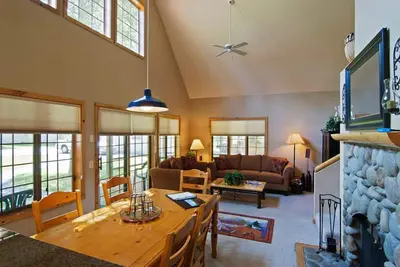 Image de 34 Circle Four Ranch Cabin: 3 Br / 2 Ba condo à Sunriver, pour 8 personnes