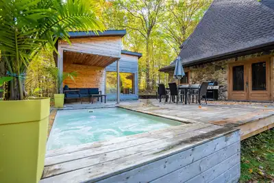 Image de Chalet en nature*spa-piscine au sel*sauna*billard*foyer*wifi*rando en montagne