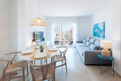 Image de Confortable avec un style méditerranéen, à quelques mètres de la plage. A / C et wifi gratuit. Terrasse avec vue sur la mer