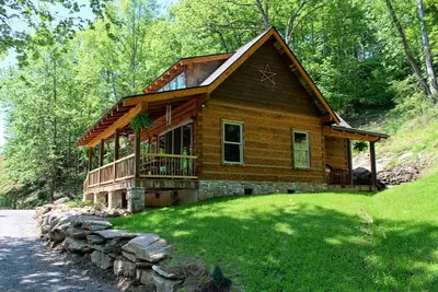 Image de Cabine Riverbend! Une nouvelle cabane en rondins privée luxueuse au bord de l’eau.