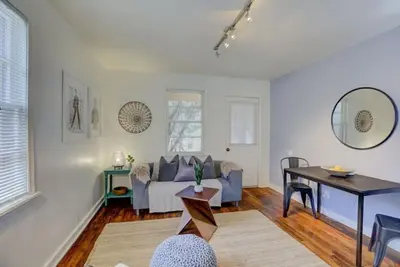Image de Midtown Cottage walk to Overton Square!