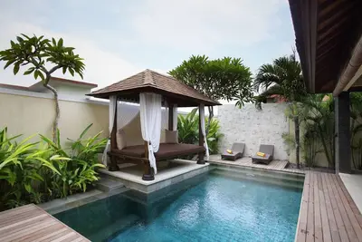 Image de Villa d'une chambre à Berawa, Canggu, avec piscine privée et cuisine