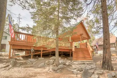 Image de Cozy Shaver Lake Cabin: West Village, Wifi, entièrement rénové