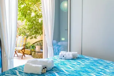 Image de Bel appartement avec jardin dans la baie de Garitsa