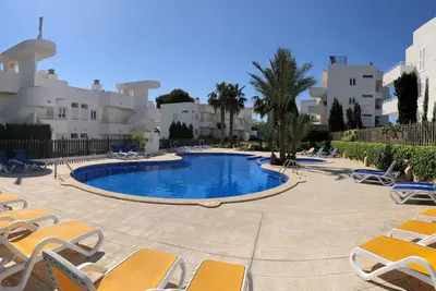 Image de Top Floor Appartement à Prime Location avec vue sur la Marina & Côte