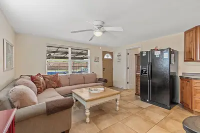Image de Nouveau sur Vrbo! Retraite confortable avec piscine privée et à quelques pas de la plage