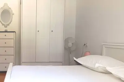 Appartement confortable de 3 chambres avec terrasse spacieuse et parking