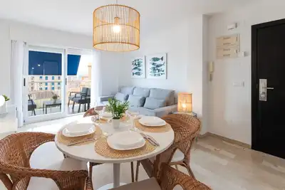 Image de Avec charme, à quelques mètres de la plage. A / C et wifi gratuit. Terrasse avec vue sur la mer