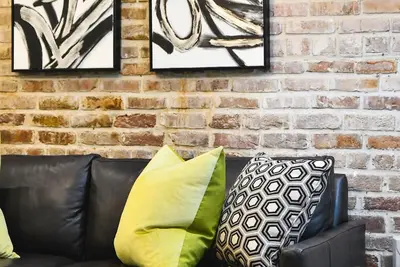 Image de Cbd Warehouse District: Condo moderne Ii | 2 chambres 2 salles de bain