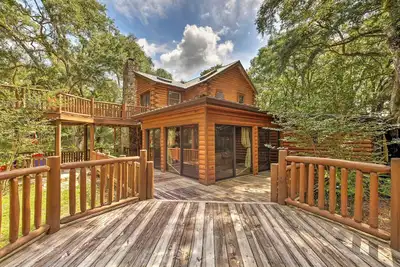 Image de Nouveau! Log Cabin Inverness calme w / pont meublé!