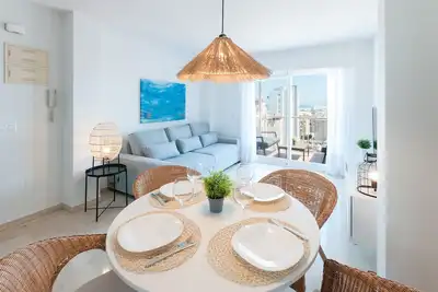 Image de Cozy apartment with Mediterranean style, a few meters from the beach. Terrace overlooking the sea.