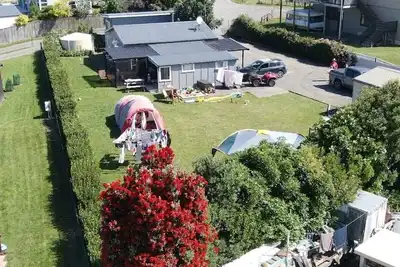 Image de Retraite de Bach sur la plage entièrement clôturée