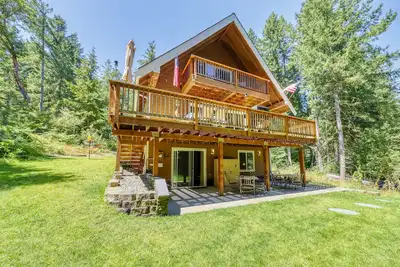 Image de Nouvelle Liste! Famille et maison chien-amicale avec salle de jeux, cuisine complète et poêle à bois