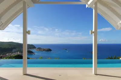 Image de Villa chic et moderne avec une vue incroyable, piscine chauffée, jacuzzi, salle de fitness