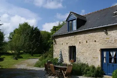 Image de Maison à 6 couchés avec un terrain d'environ 1 hectare et une piscine chauffée