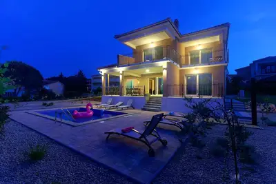 Image de Villa 5 * moderne avec piscine, Ă seulement 70m de la plage