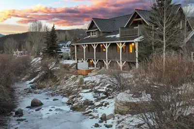 Image de The River House: Au large de la rue Main, Animaux domestiques acceptés, Marche en télécabine, Jacuzzi